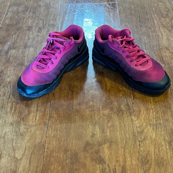 Nike - Picture 3 of 6